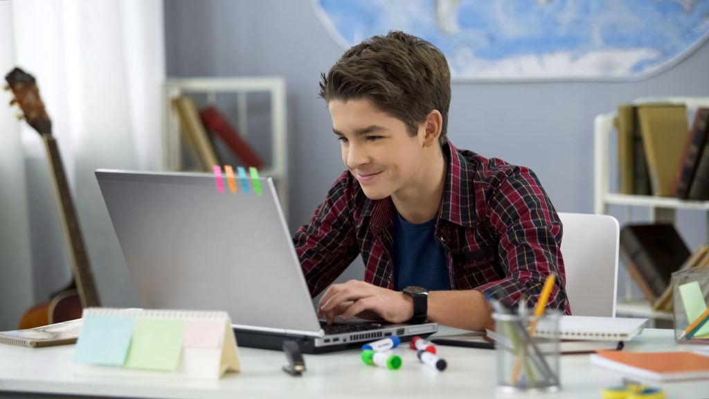 Iowa City Schools leverage itopia to transcend on-site Windows labs and deliver virtual education to remote students on Chromebooks